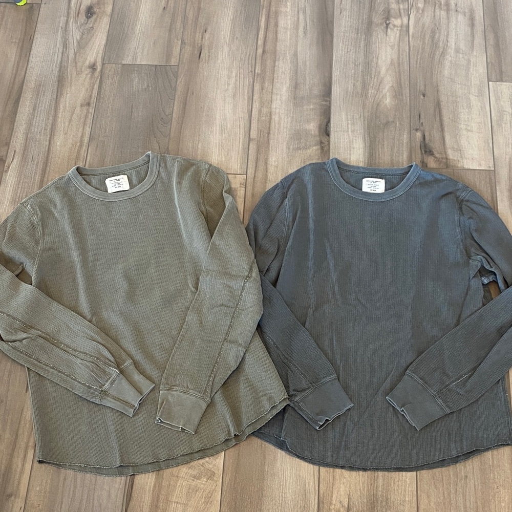 Two buck mason thermal surplus t’s. Size medium.
